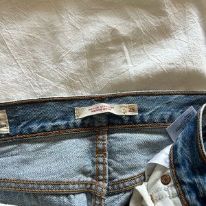 Levi wedgie jeans straight leg ripped